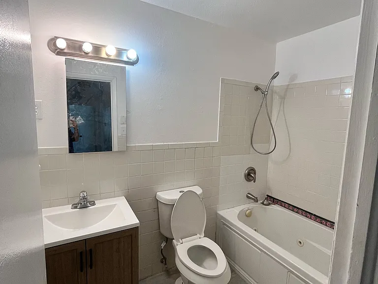 110 Leighton Dr — Photo 7