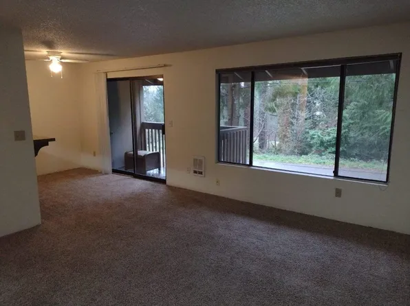 324 S Constitution Ave #5, Bremerton, WA 98312