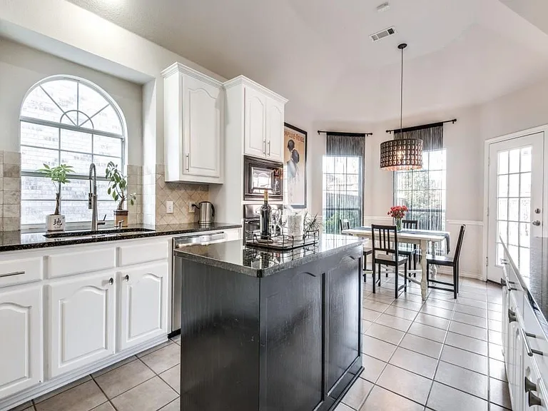 10572 Coach House Ln — Photo 10