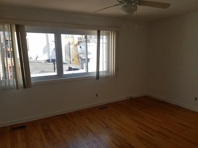 221 Head House Ct — Photo 13