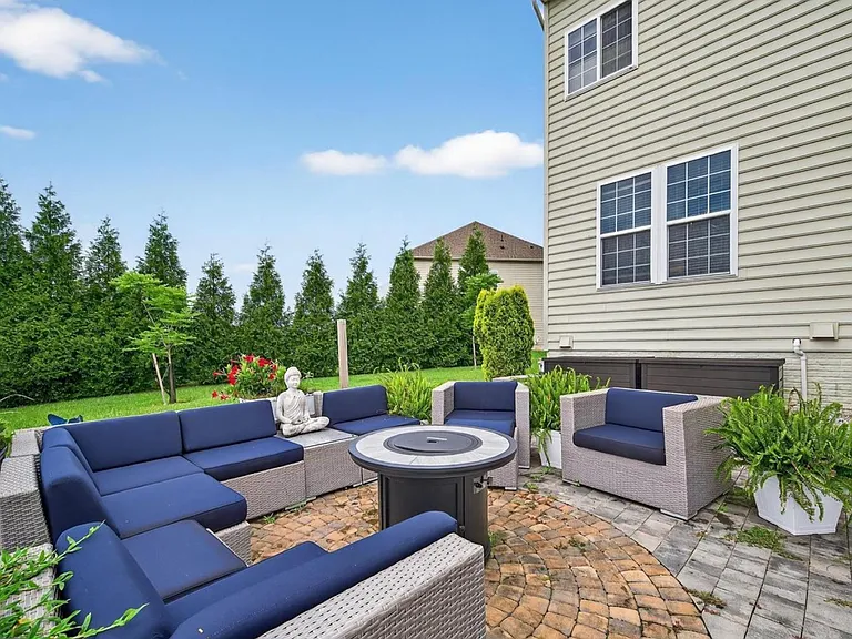Toboggan Cir — Photo 9
