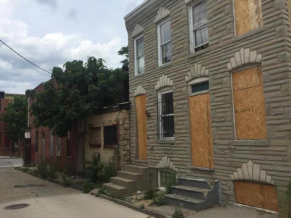 2nd image of 1611 W Pratt St