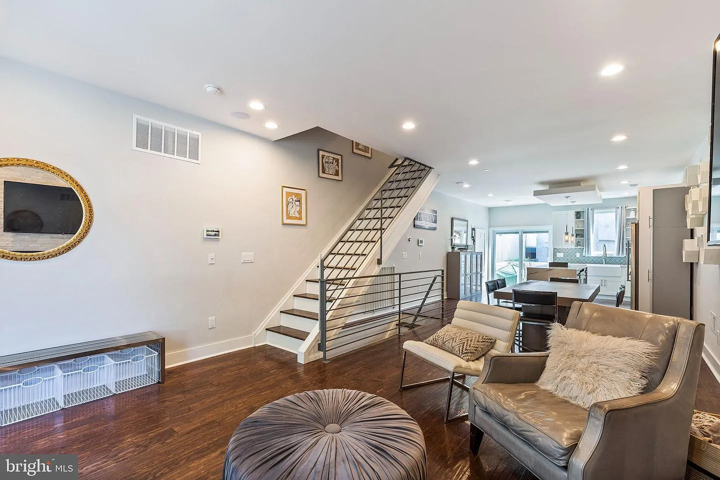 4 bed, 3000 sqft, $3,995 — Photo 2