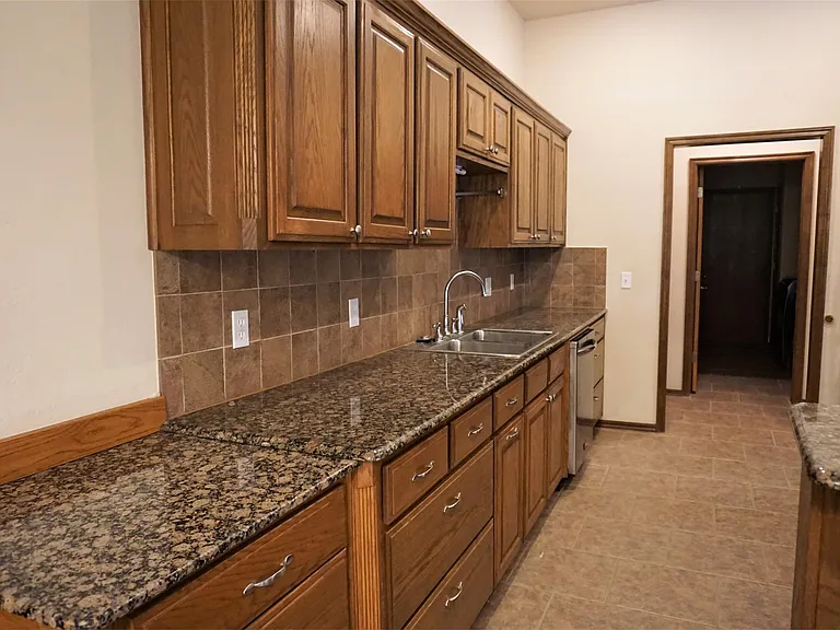 9601 Crooked Creek Ln — Photo 7