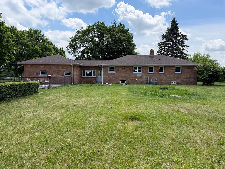 20766 W Rollins Rd — Photo 2