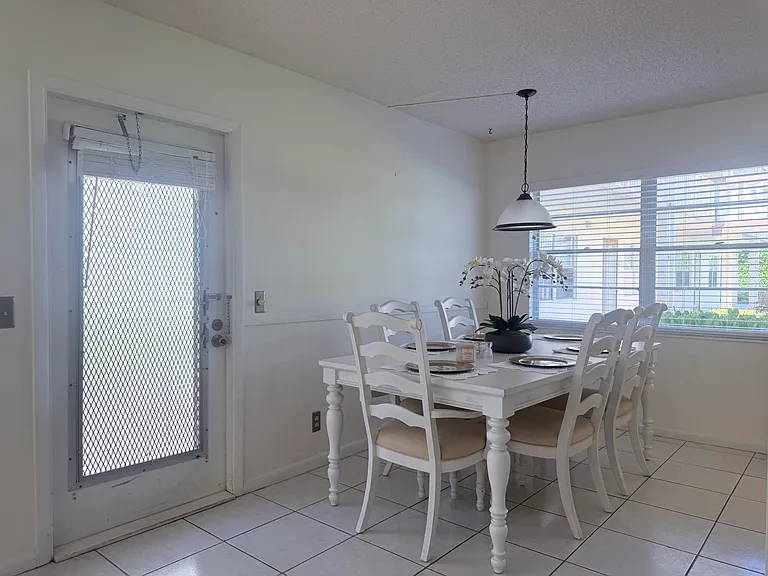 52 Mansfield Dr #B — Photo 1