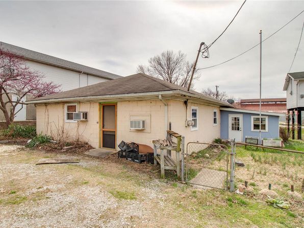 412 E Water St, Grafton, IL 62037
