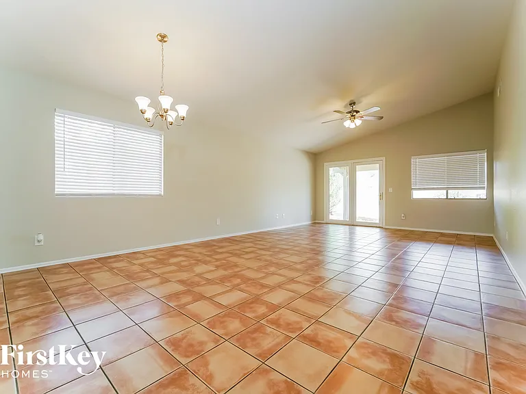 2530 W Cezanne Cir — Photo 4