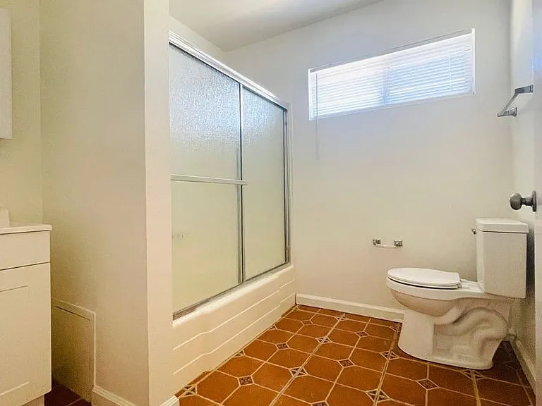 345 Clay St — Photo 11