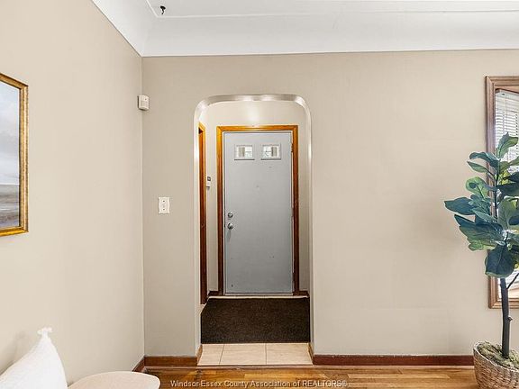 5th image of 386 Partington Ave