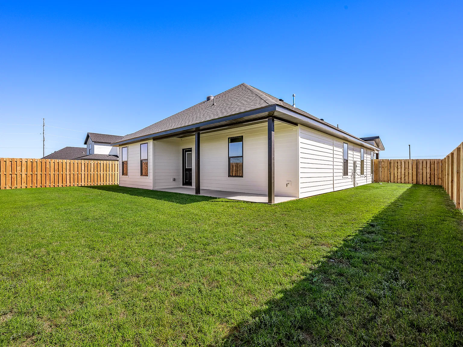 3 bed, 2.5 bath, 2050 sqft, $2,595 — Photo 4
