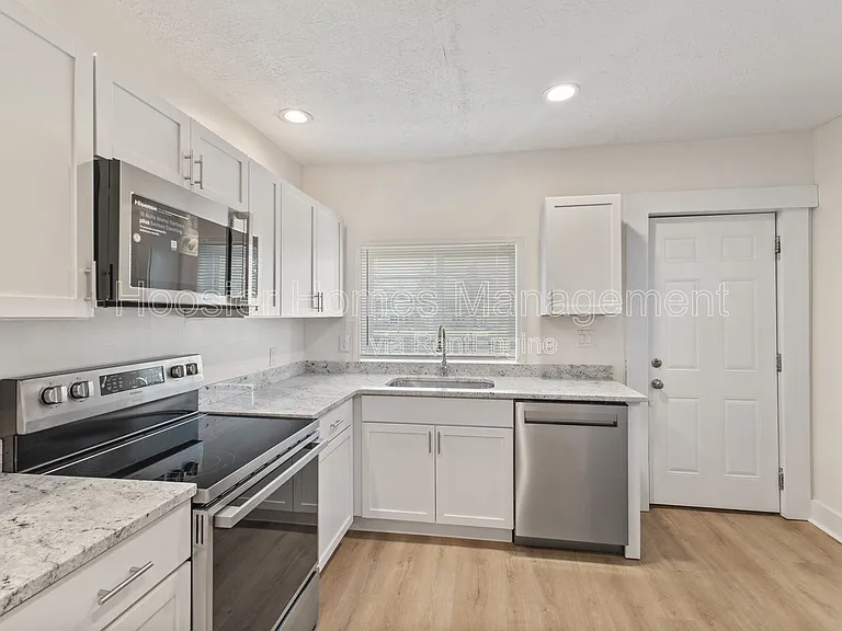2920 Ruckle St — Photo 13