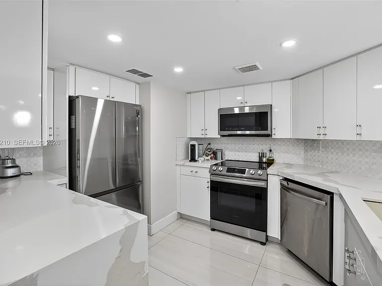 3000 E Sunrise Blvd #14C — Photo 6