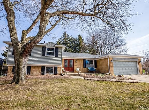 3rd image of 17162 Country Club Dr