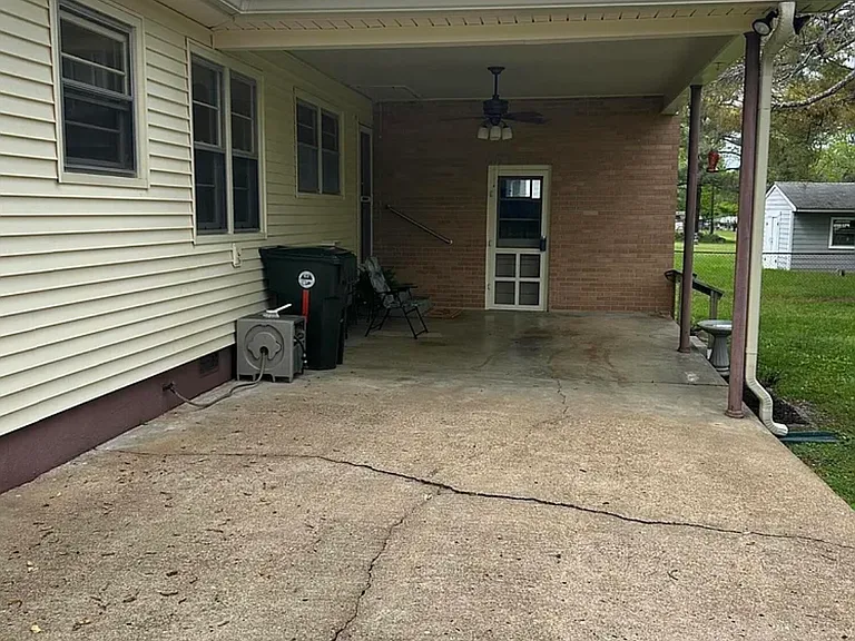 902 James Ave — Photo 5