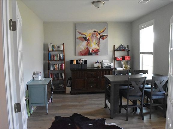 4th image of 771 Oak Hill Ln