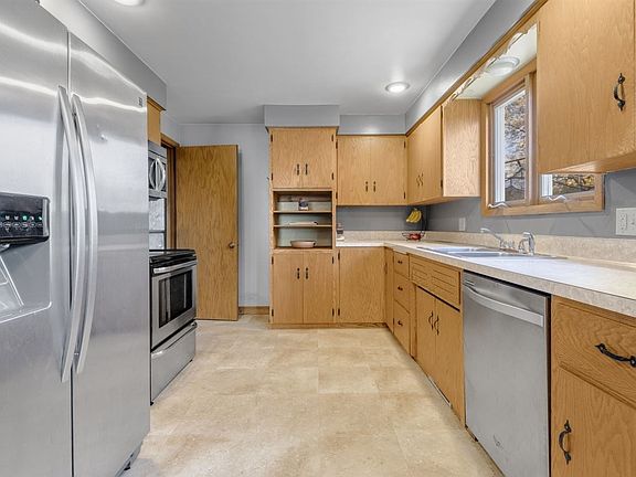 4th image of 1213 Deerfield Ave