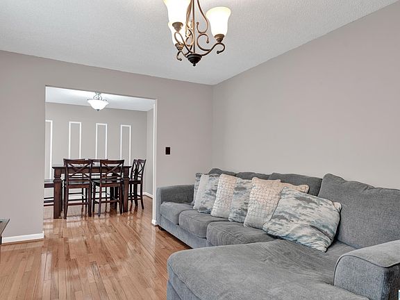 5th image of 933 Martinwood Rd