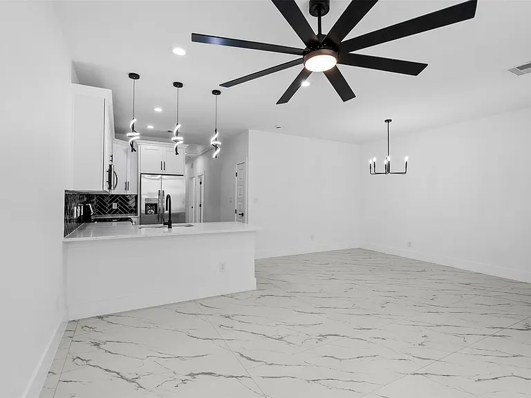 9110 Everglade #B — Photo 6