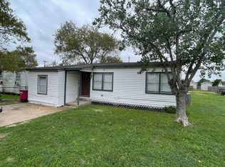606 W 7th St, Freeport, TX 77541
