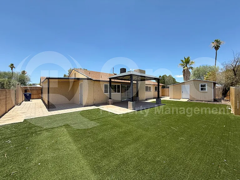 8601 E Calle Bolivar — Photo 45