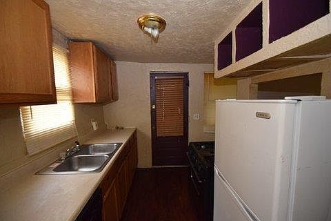 3rd image of 6501 Coleridge Ave