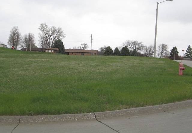 1st image of 412 S Main St