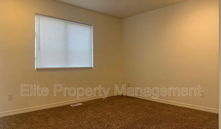 195 S Stardust Ct — Photo 2