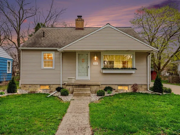 715 Maple St, Essexville, MI 48732