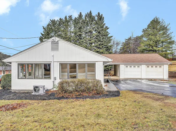5401 Warwood Dr, Roanoke, VA 24018