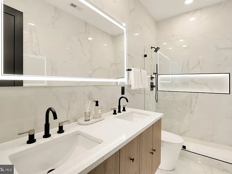 733 Euclid St NW #101 — Photo 17