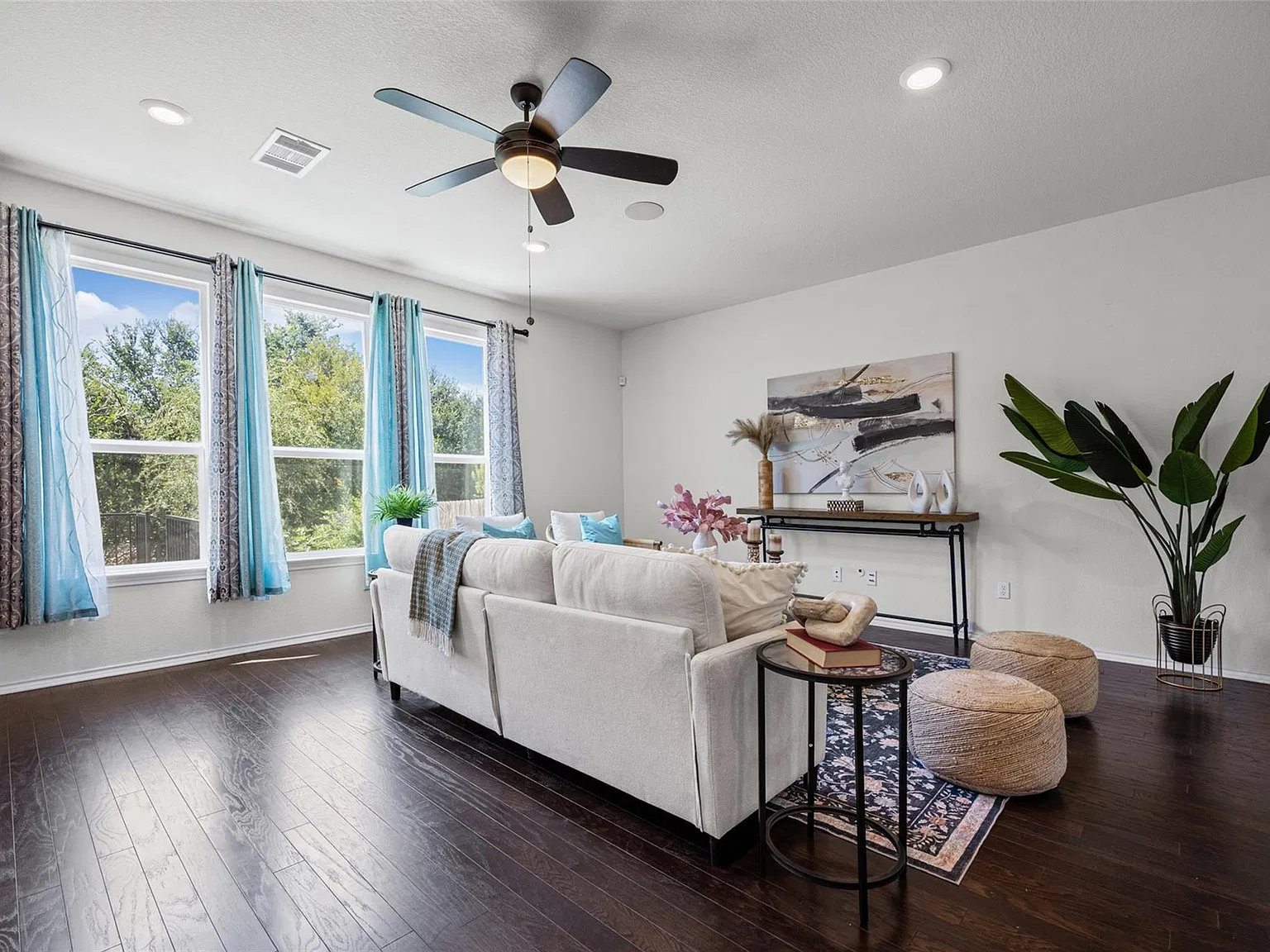 4 bed, 3.0 bath, 2646 sqft, $2,250 — Photo 3