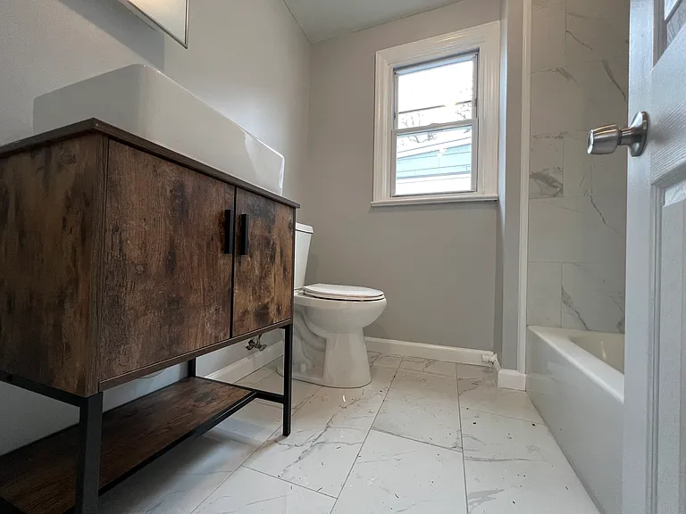 594 Christopher St #1 — Photo 12
