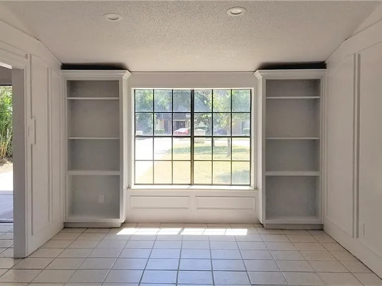 411 E Rose Ellen Cir — Photo 3