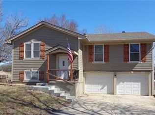1301 Heather Cir, Kearney, MO 64060