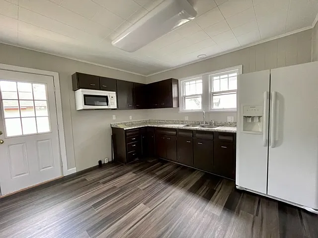 2 bed, 1224 sqft, $900 — Photo 2