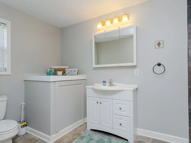 102 Moorefield Dr — Photo 14