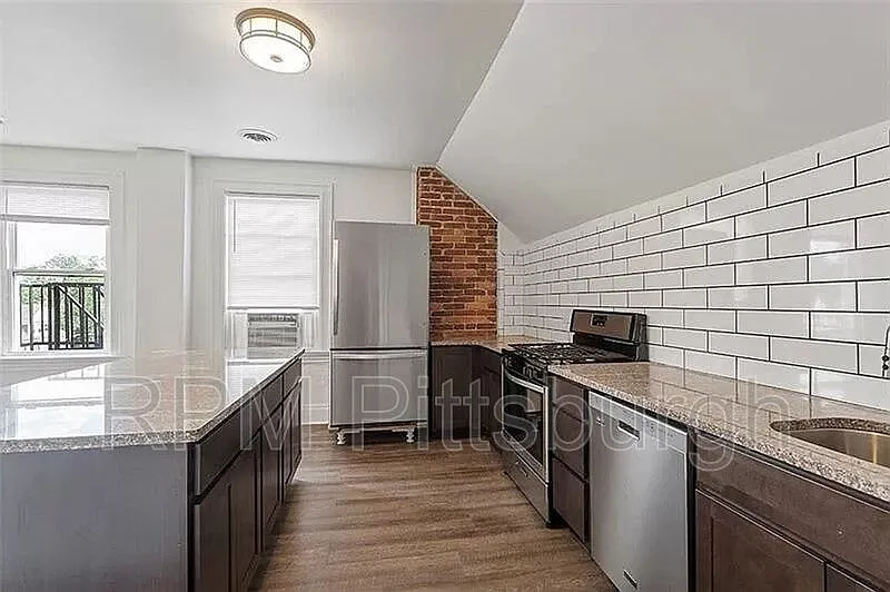 125 Washington Ave photo 1