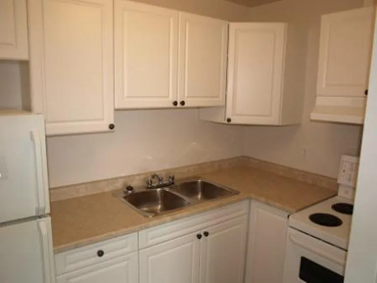 100 Kent Ct — Photo 9