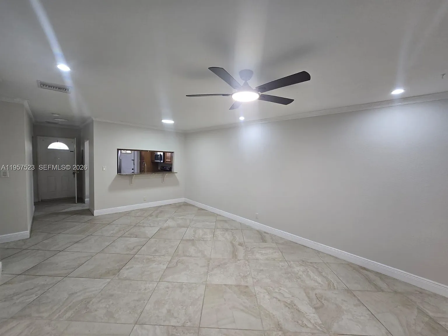 Narcissus Gardens Condo — Photo 3