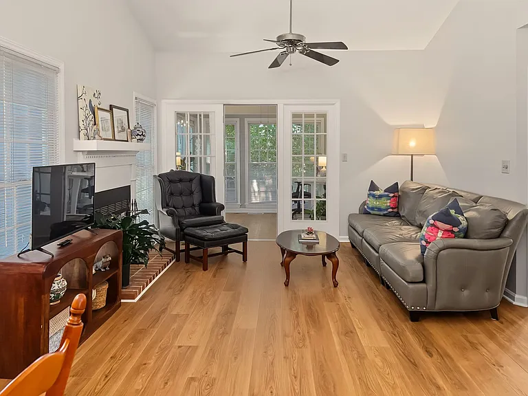 1101 Esher Ct — Photo 3