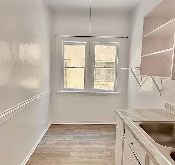 543 N Sycamore Ave — Photo 16