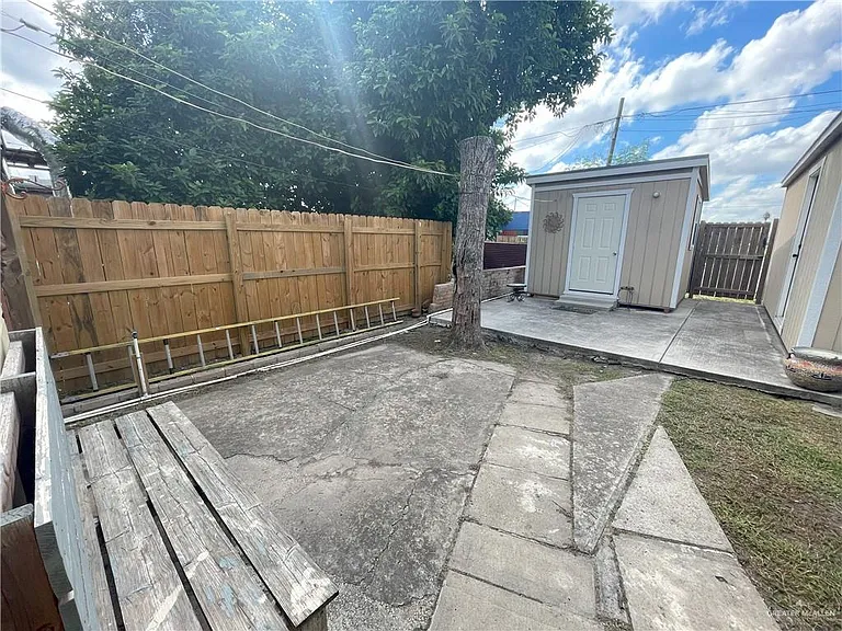 207 W Clark Ave — Photo 11