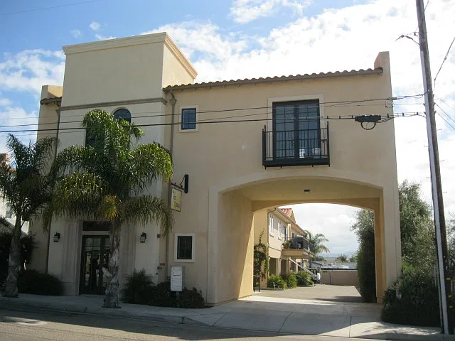 front office building. Separate water and utility bills.