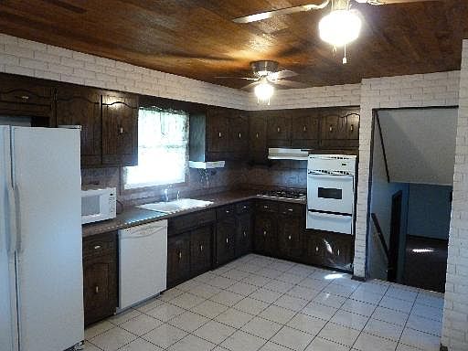 4th image of 14210 Pheasant Ln