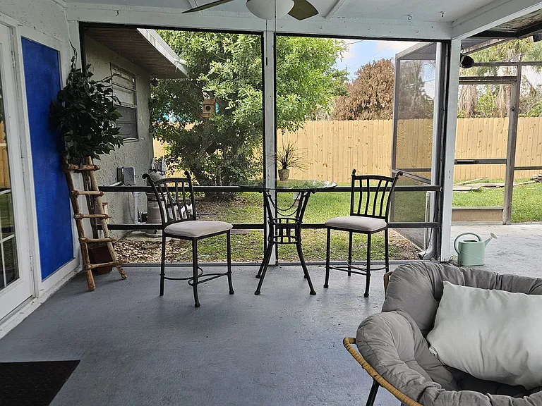 743 SE Albatross Ave — Photo 2