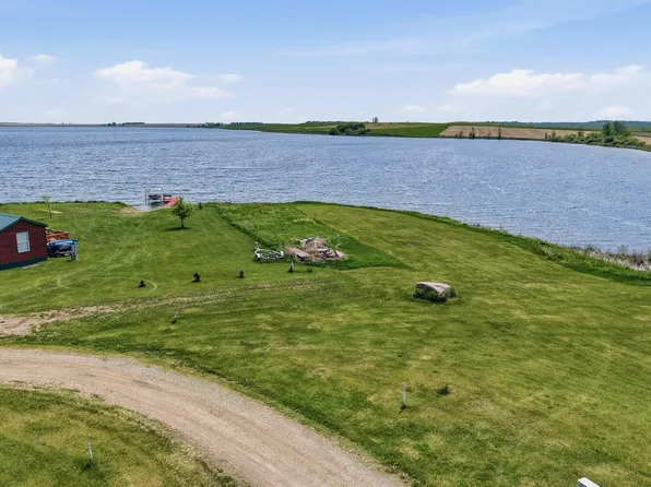 100 Eula Mae Woodward Pkwy SW, Oakes, ND 58474