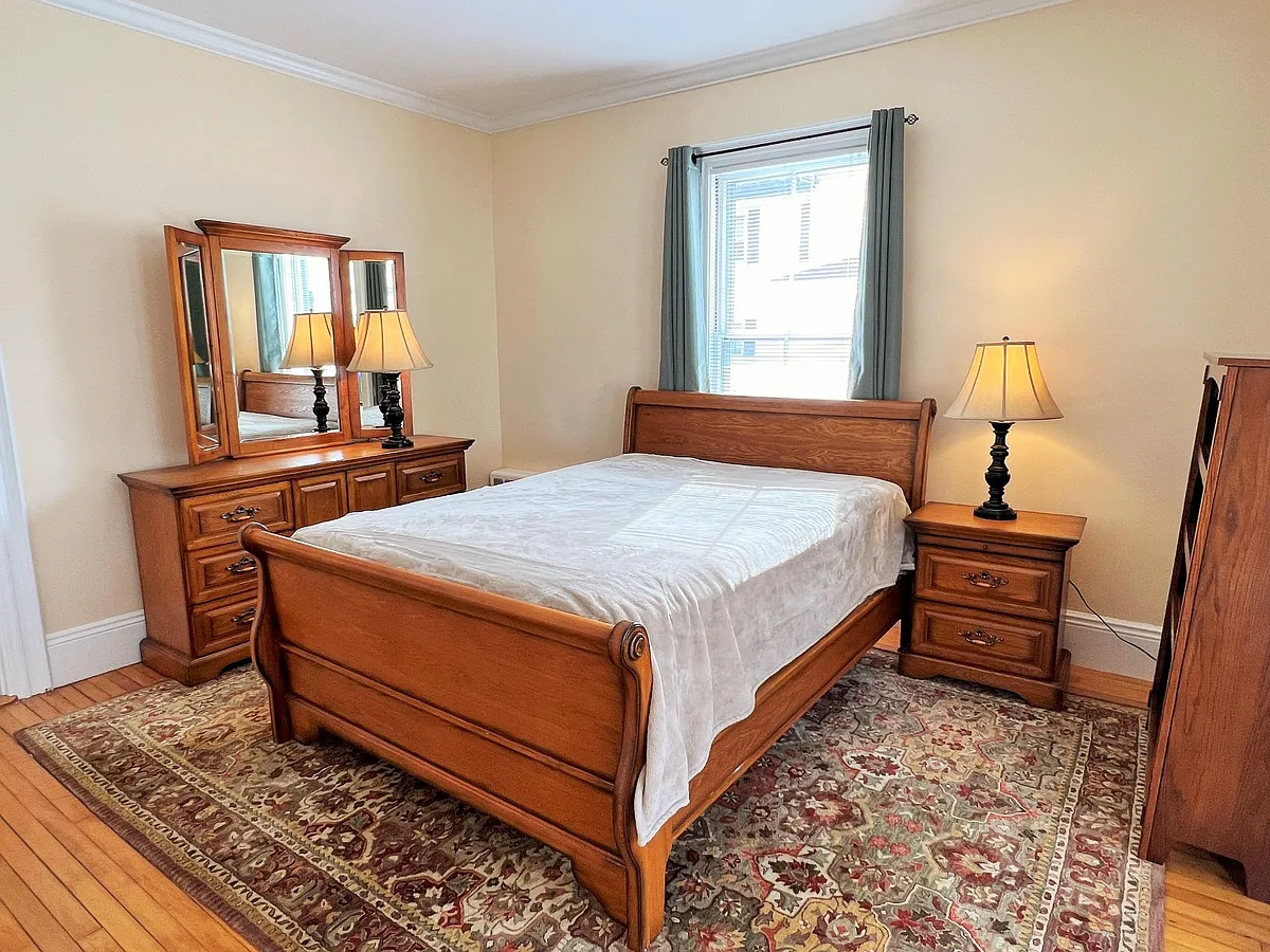 Main Bedroom with queen sized bed. - 17 Spring St #1