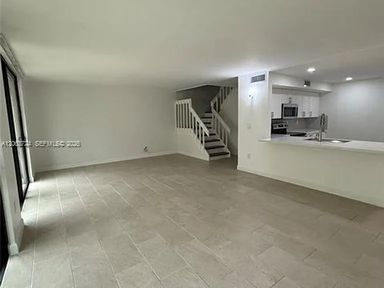 10672 SW 79th Ter #Townhouse 10672 — Photo 3