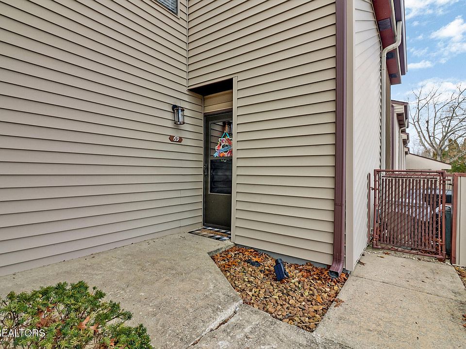 1st image of 0 Lakeshore Ter #10-69